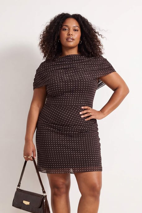 Trendyol Curve Damen Braun Geblümt Kurz / Mini Ärmellos Casual Bodycon Große Größen Kleid - Image 6