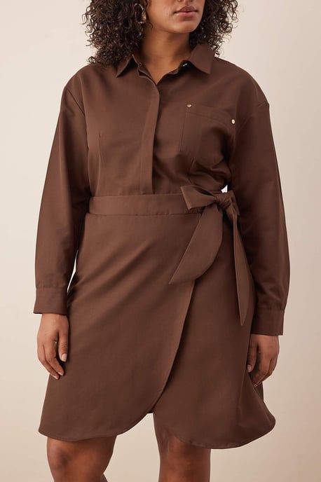 Trendyol Curve Damen Braun Einfarbig Kurz / Mini Lang Casual Zweireihig Große Größen Kleid - Image 2