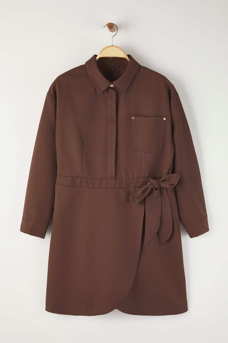 Trendyol Curve Damen Braun Einfarbig Kurz / Mini Lang Casual Zweireihig Große Größen Kleid - Image 4