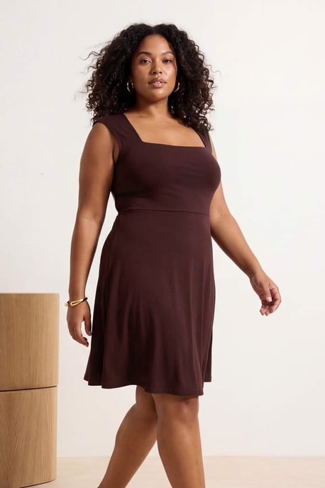 Trendyol Curve Damen Braun Einfarbig Kurz / Mini Ärmellos Skater Große Größen Kleid - Image 6