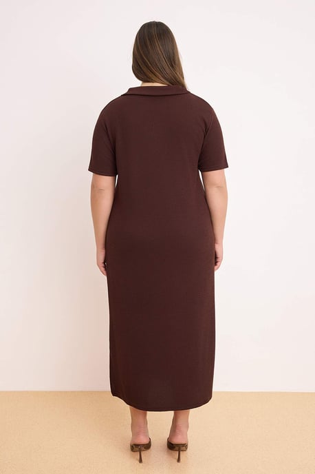 Trendyol Curve Damen Braun Einfarbig Kurz / Mini Kurz Casual Gerade Große Größen Kleid - Image 3