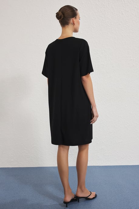 TRENDYOLMİLLA Damen Schwarz Einfarbig Kurz / Mini Kurz Casual Gerade Kleider - Image 3