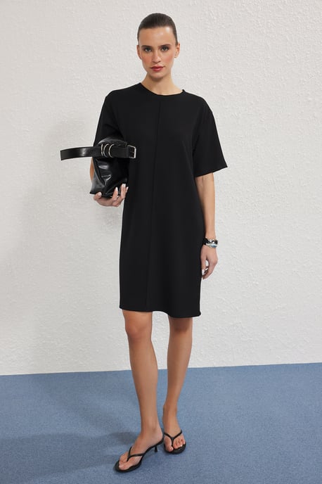 TRENDYOLMİLLA Damen Schwarz Einfarbig Kurz / Mini Kurz Casual Gerade Kleider - Image 4