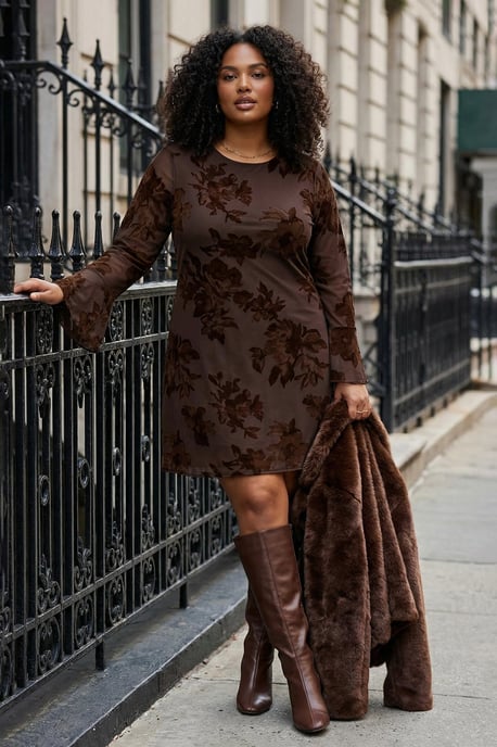 Trendyol Curve Damen Braun Geblümt Kurz / Mini Lang Abend / Alltag Bodycon Große Größen Kleid - Image 1