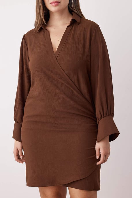 Trendyol Curve Damen Braun Einfarbig Kurz / Mini Lang Casual Zweireihig Große Größen Kleid - Image 2