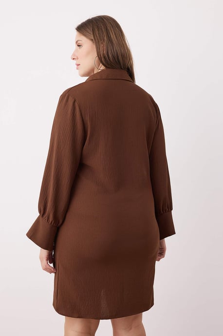 Trendyol Curve Damen Braun Einfarbig Kurz / Mini Lang Casual Zweireihig Große Größen Kleid - Image 3