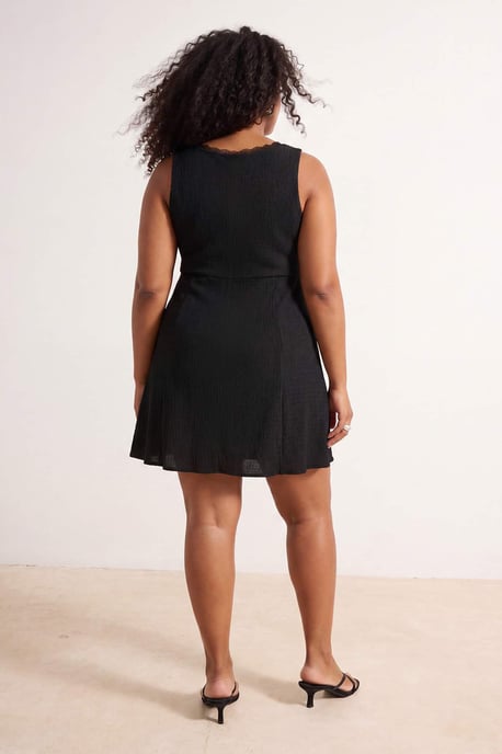 Trendyol Curve Damen Schwarz Einfarbig Kurz / Mini Ärmellos A-Linie Große Größen Kleid - Image 2