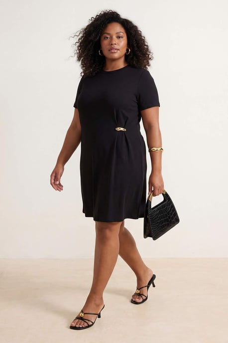 Trendyol Curve Damen Schwarz Einfarbig Kurz / Mini Kurz Casual Gerade Große Größen Kleid - Image 1