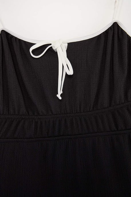 Trendyol Curve Damen Schwarz Einfarbig Kurz / Mini Ärmellos A-Linie Große Größen Kleid - Image 5