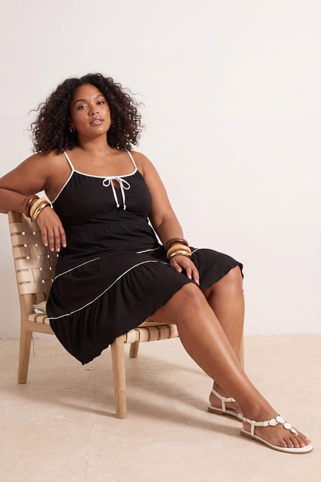 Trendyol Curve Damen Schwarz Einfarbig Kurz / Mini Ärmellos A-Linie Große Größen Kleid - Image 6