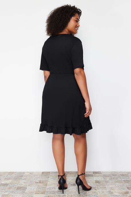 Trendyol Curve Damen Schwarz Einfarbig Kurz / Mini Kurz Casual Skater Große Größen Kleid - Image 5