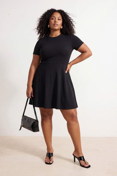 Trendyol Curve Damen Schwarz Einfarbig Kurz / Mini Kurz Skater Große Größen Kleid - Image 1