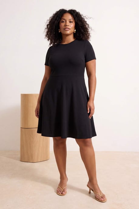 Trendyol Curve Damen Schwarz Einfarbig Kurz / Mini Kurz Skater Große Größen Kleid - Image 2