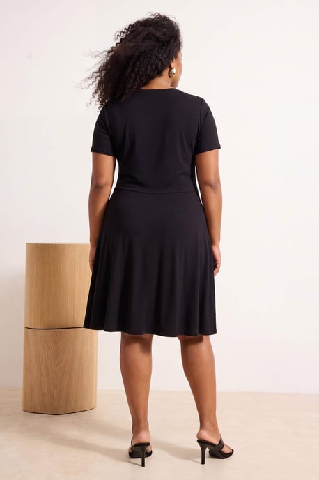 Trendyol Curve Damen Schwarz Einfarbig Kurz / Mini Kurz Skater Große Größen Kleid - Image 3