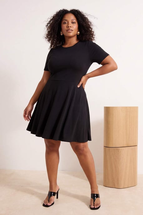 Trendyol Curve Damen Schwarz Einfarbig Kurz / Mini Kurz Skater Große Größen Kleid - Image 6