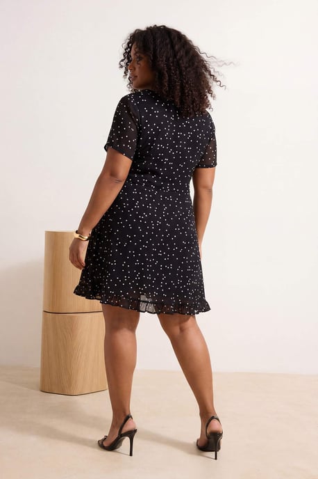 Trendyol Curve Damen Schwarz Gepunktet Kurz / Mini Kurz Casual A-Linie Große Größen Kleid - Image 3