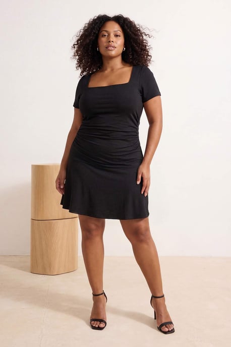 Trendyol Curve Damen Schwarz Einfarbig Kurz / Mini Kurz Casual A-Linie Große Größen Kleid - Image 1