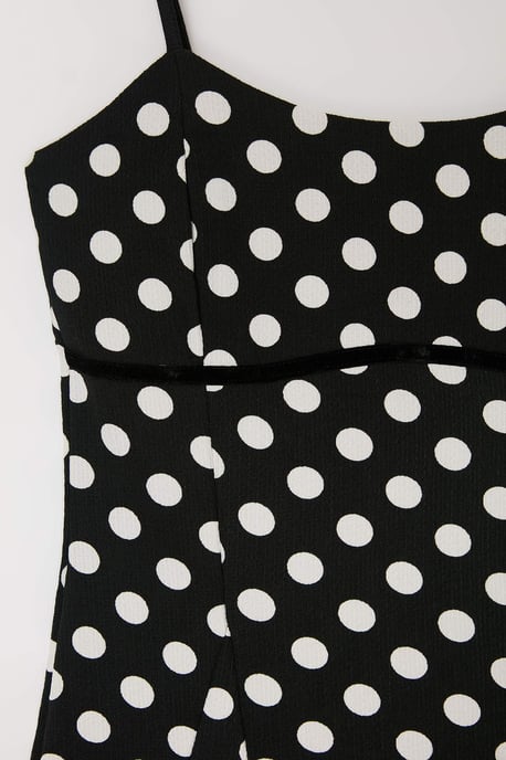 Trendyol Curve Damen Schwarz Gepunktet Kurz / Mini Ärmellos Skater Große Größen Kleid - Image 4