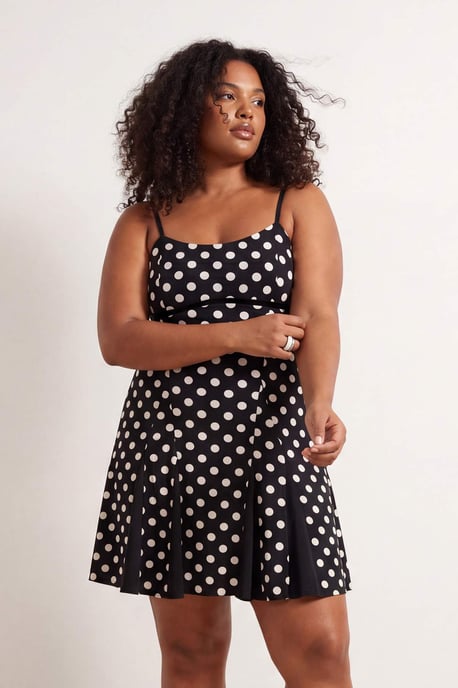 Trendyol Curve Damen Schwarz Gepunktet Kurz / Mini Ärmellos Skater Große Größen Kleid - Image 6