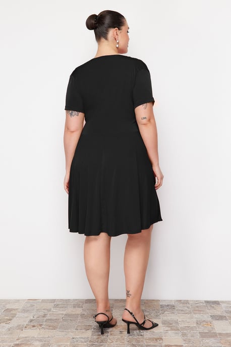 Trendyol Curve Damen Schwarz Einfarbig Kurz / Mini Kurz Casual Skater Große Größen Kleid - Image 4