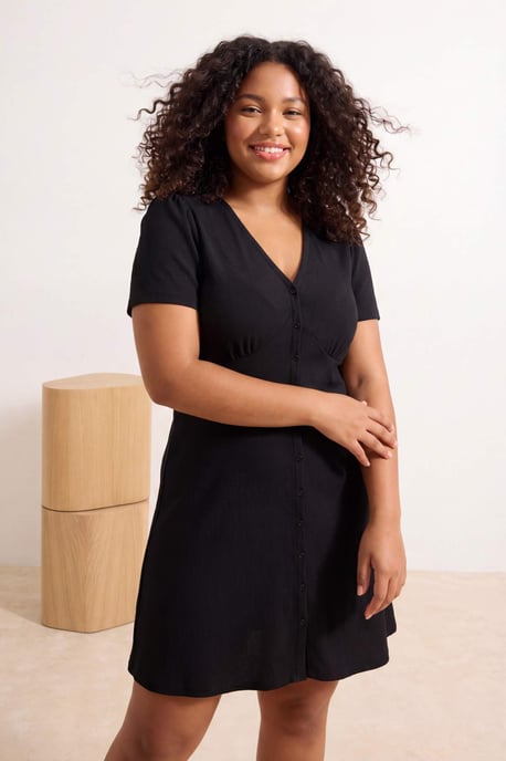Trendyol Curve Damen Schwarz Geblümt Kurz / Mini Kurz Casual Skater Große Größen Kleid - Image 1