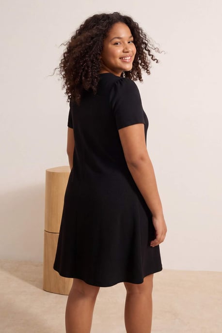 Trendyol Curve Damen Schwarz Geblümt Kurz / Mini Kurz Casual Skater Große Größen Kleid - Image 2