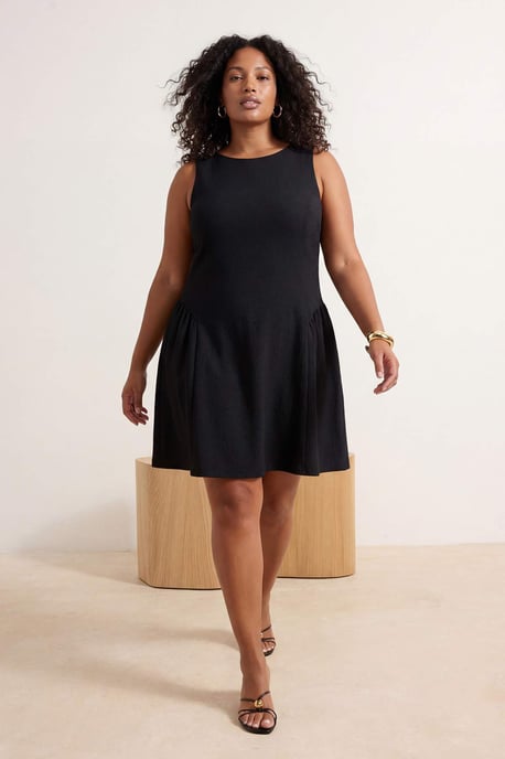 Trendyol Curve Damen Schwarz Gepunktet Kurz / Mini Ärmellos Casual A-Linie Große Größen Kleid - Image 6