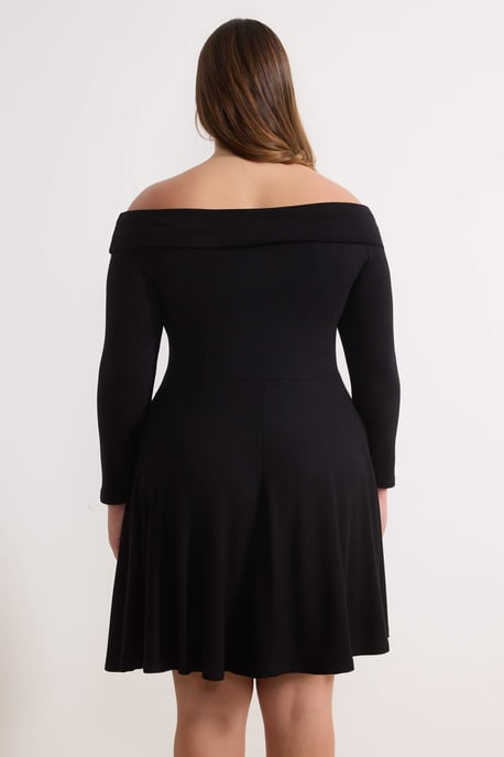 Trendyol Curve Damen Schwarz Einfarbig Kurz / Mini Lang Casual Skater Große Größen Kleid - Image 3