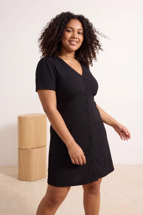 Trendyol Curve Damen Schwarz Geblümt Kurz / Mini Kurz Casual Skater Große Größen Kleid - Image 6