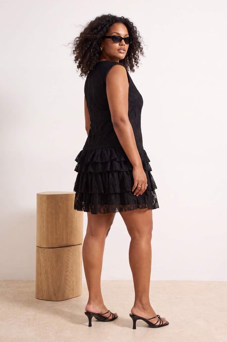 Trendyol Curve Damen Schwarz Einfarbig Kurz / Mini Ärmellos Skater Große Größen Kleid - Image 3