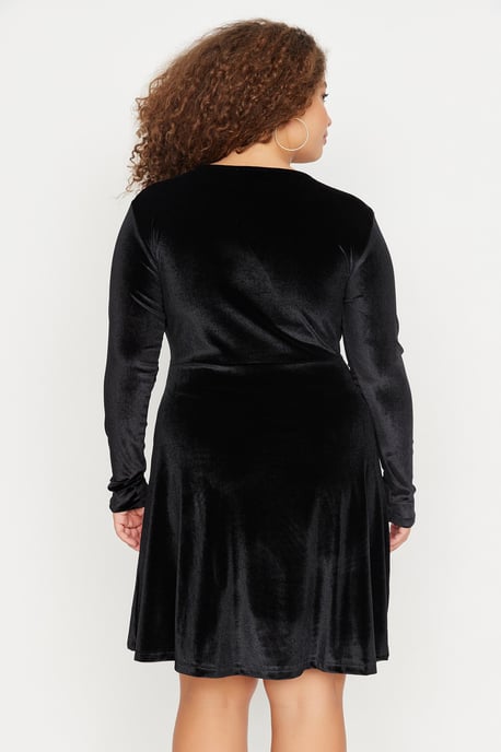 Trendyol Curve Damen Schwarz Einfarbig Kurz / Mini Lang Elegant/Abend Skater Große Größen Kleid - Image 5