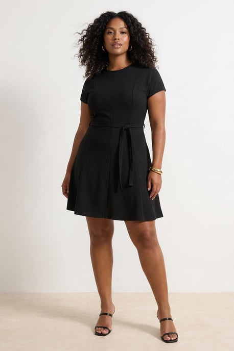Trendyol Curve Damen Schwarz Einfarbig Kurz / Mini Kurz Casual Skater Große Größen Kleid - Image 3