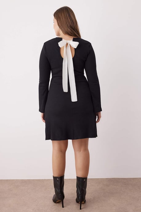 Trendyol Curve Damen Schwarz Einfarbig Kurz / Mini Lang Casual A-Linie Große Größen Kleid - Image 3