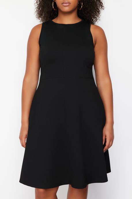 Trendyol Curve Damen Schwarz Einfarbig Kurz / Mini Ärmellos Casual Skater Große Größen Kleid - Image 3