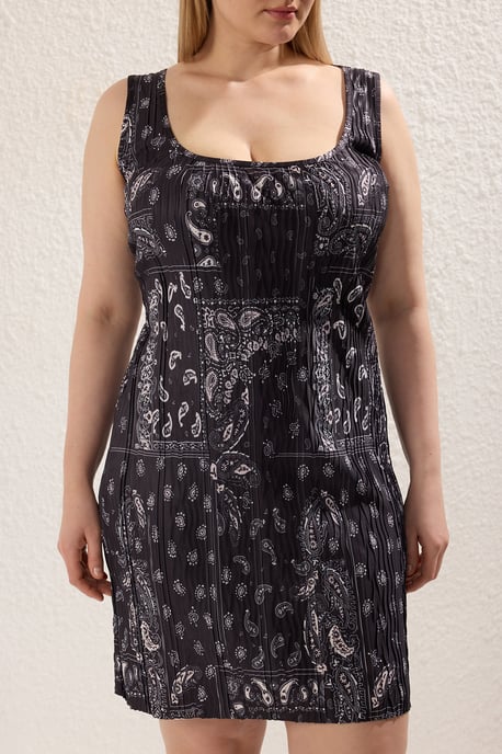 Trendyol Curve Damen Schwarz Ethno-Muster Kurz / Mini Ärmellos Casual Gerade Große Größen Kleid - Image 2