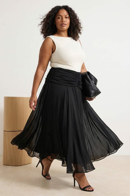 Trendyol Curve Damen Schwarz Ethno-Muster Maxi Große Größen Röcke - Image 1