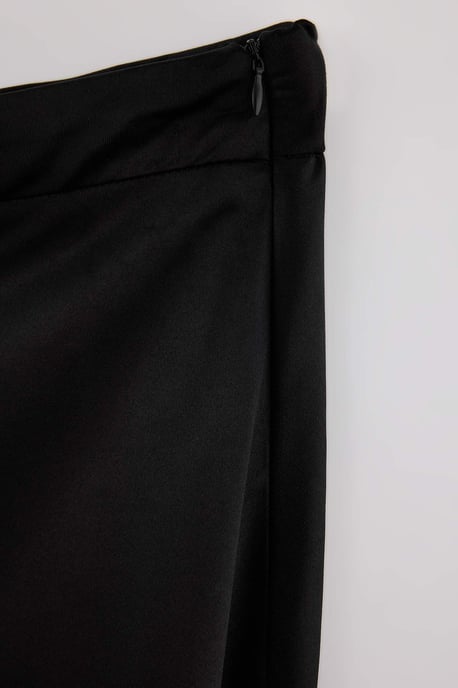 Trendyol Curve Damen Schwarz Einfarbig Maxi Große Größen Röcke - Image 4