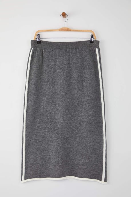 Trendyol Curve Damen Grau Gestreift Maxi Bleistift Rock Große Größen Röcke - Image 4
