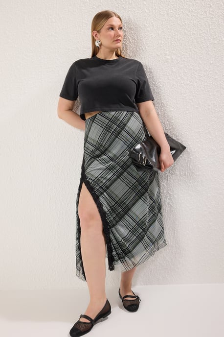 Trendyol Curve Damen Khaki Kariert Midi Asymmetrisch Große Größen Röcke - Image 2