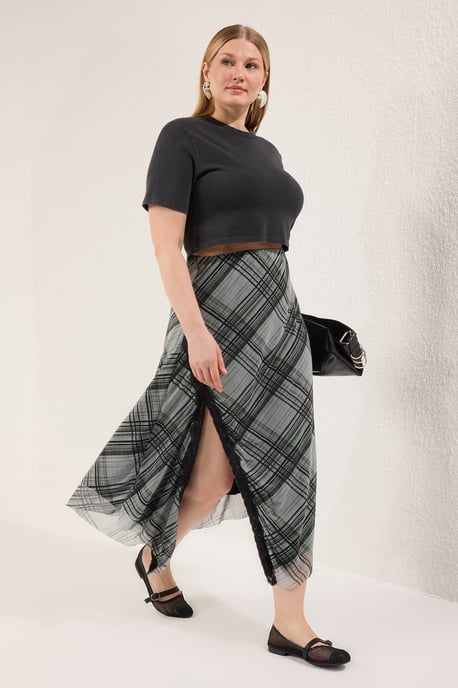 Trendyol Curve Damen Khaki Kariert Midi Asymmetrisch Große Größen Röcke - Image 3