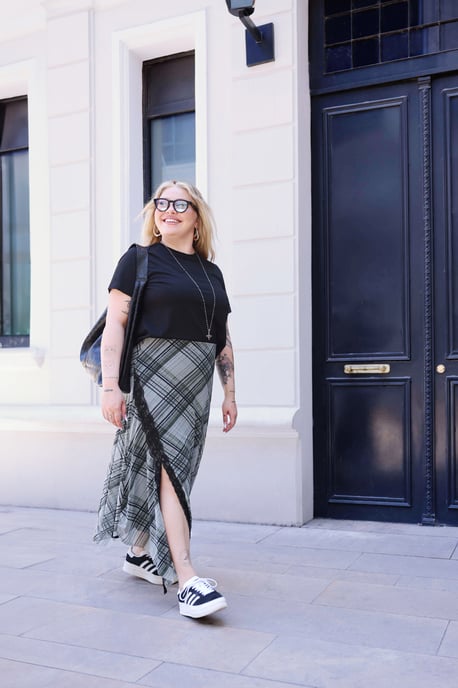 Trendyol Curve Damen Khaki Kariert Midi Asymmetrisch Große Größen Röcke - Image 6