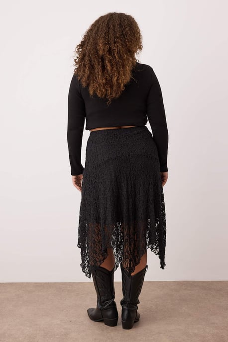 Trendyol Curve Damen Schwarz Einfarbig Midi Asymmetrisch Große Größen Röcke - Image 5
