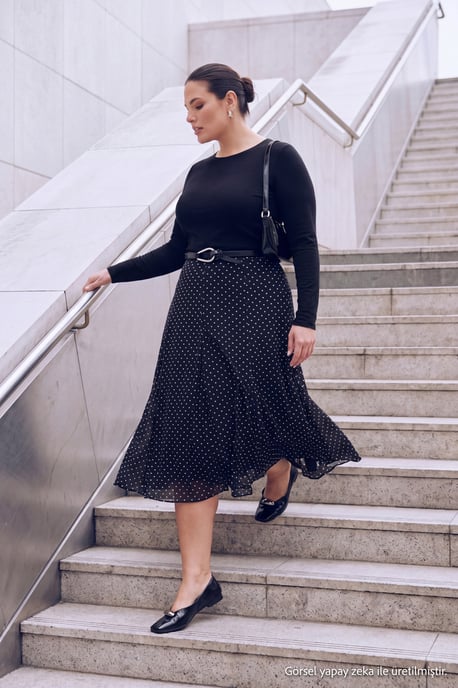 Trendyol Curve Damen Schwarz Gepunktet Midi Skater Große Größen Röcke - Image 6