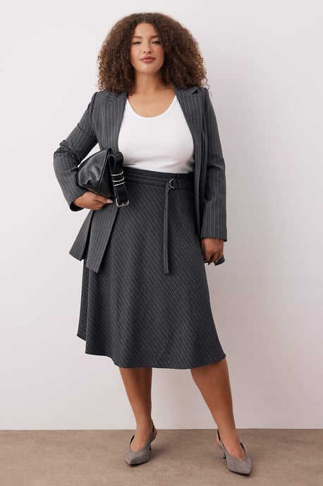 Trendyol Curve Damen Grau Gestreift Midi Ausgestellt Rock Große Größen Röcke - Image 1