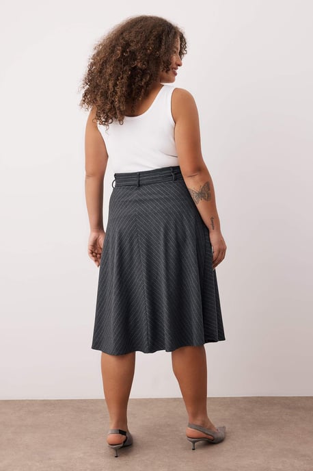 Trendyol Curve Damen Grau Gestreift Midi Ausgestellt Rock Große Größen Röcke - Image 3