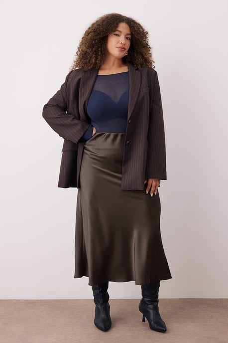 Trendyol Curve Damen Braun Einfarbig Midi Große Größen Röcke - Image 6