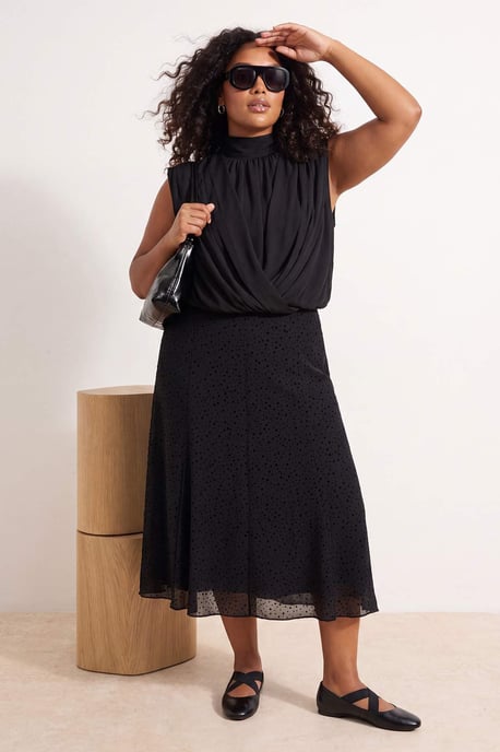 Trendyol Curve Damen Schwarz Kariert Midi Große Größen Röcke - Image 1