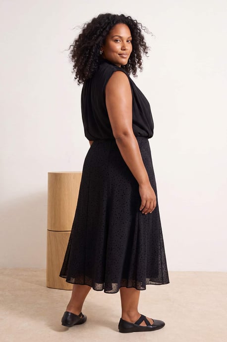 Trendyol Curve Damen Schwarz Kariert Midi Große Größen Röcke - Image 2
