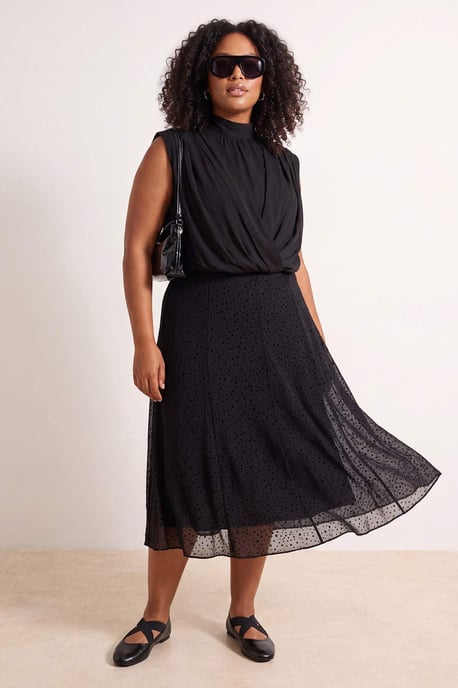 Trendyol Curve Damen Schwarz Kariert Midi Große Größen Röcke - Image 6