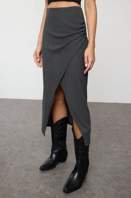 TRENDYOLMİLLA Damen Schwarz Einfarbig Midi Zweireihig / Wickel Bleistift Rock Röcke - Image 2